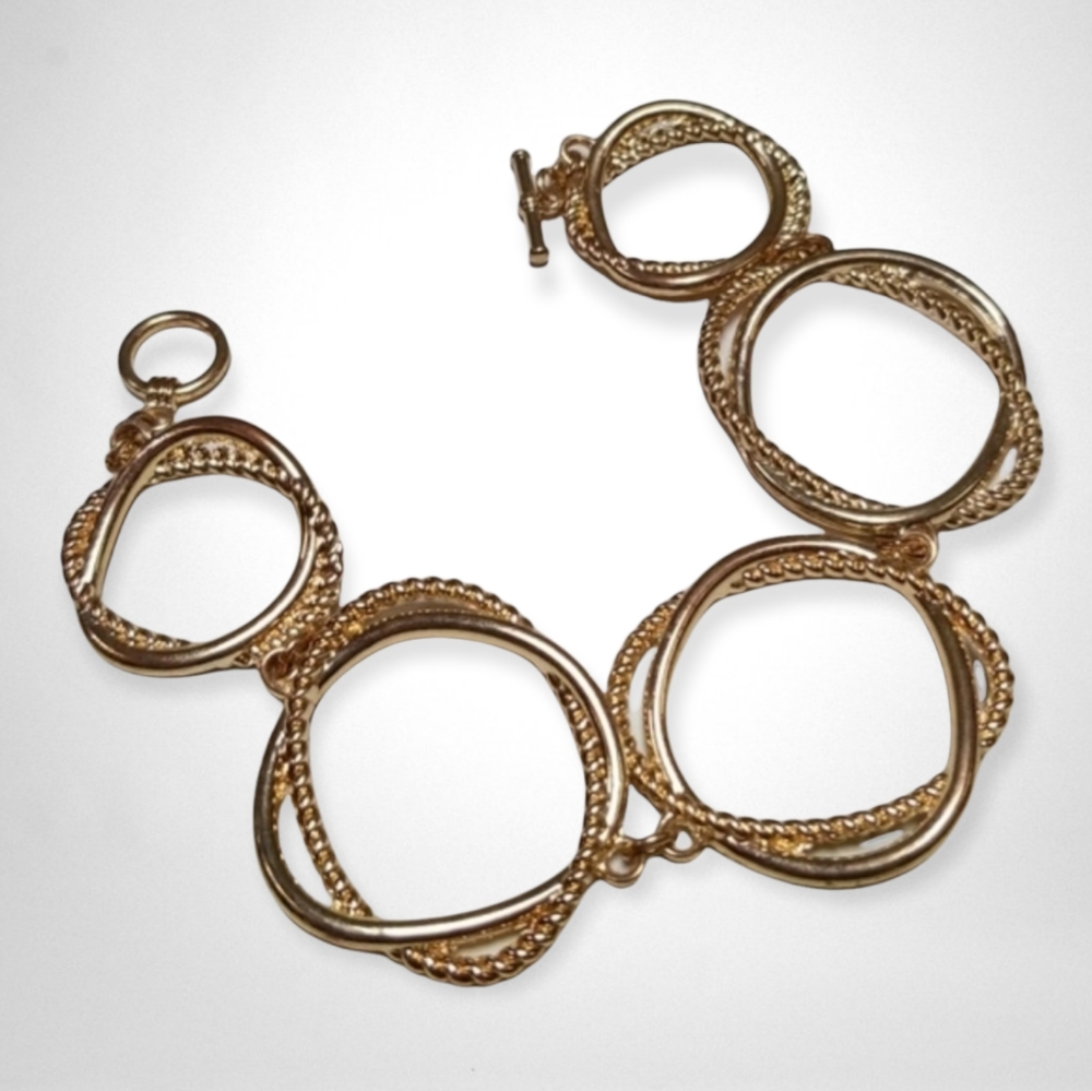 Vintage 1970s Goldtone Intertwined Circles Rope Design Toggle Clasp Bracelet - Picture 11 of 11
